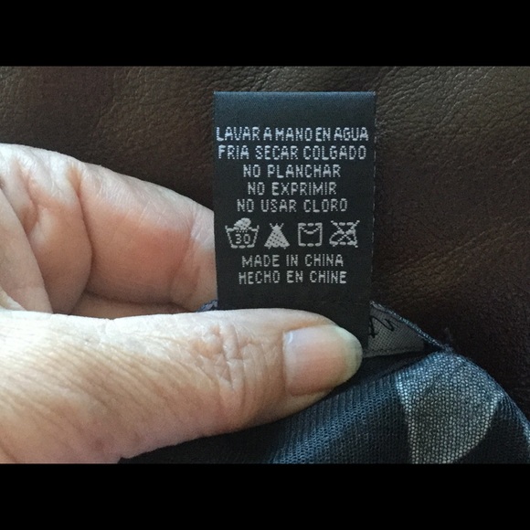 Beautiful blouse - Picture 6 of 8